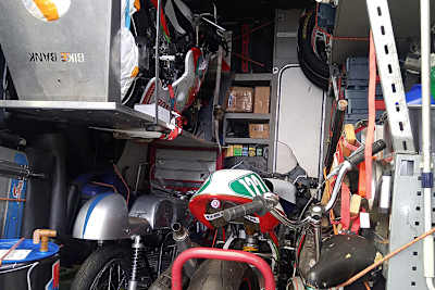 Beim Deutschen Chris Meyer ist der Transporter bis an die Decke vollgepackt