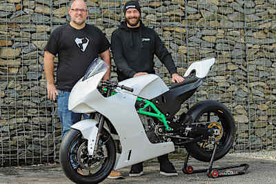 Nichts wurde es aus dem Einsatz von David Datzer(re.)  beim Manx GP
