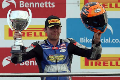 Harry Truelove stand im Rahmen der BSB in Donington Park auf dem Podium