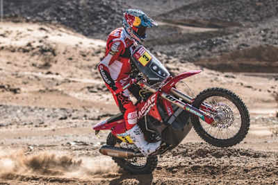 Sam Sunderland steht vor dem Gewinn der Rallye-Raid-WM 2022