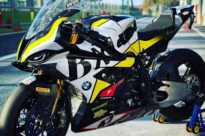 Die BMW von B-Max Racing ist ein Hingucker