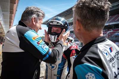 Ein Bild, das viel über das Verhältnis zwischen Team und Fahrer aussagt