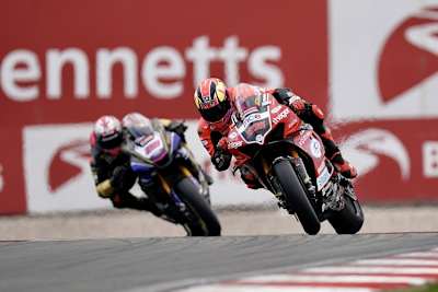 Tom Sykes vor Bradley Ray