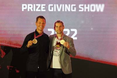 Die Fahrer-Weltmeister Dominique Aegerter und Alvaro Bautista (v.l.)