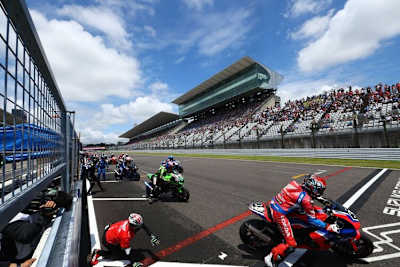 Beim Start kam YART (#7) nicht gut weg