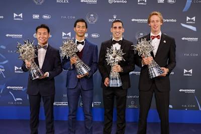 Strahlende Gesichter mit WM-Pokal: (v.li.) Kamui Kobayashi, Ryo Hirakawa, Sébastien Buemi und Brendon Hartley
