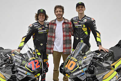 VR46-Racing-Teaminhaber Valentino Rossi mit seinen Schützlingen Marco Bezzecchi und Luca Marini
