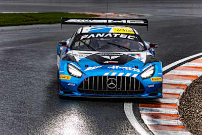 Tabellenführer: Raffaele Marciello und Timur Boguslavskiy im Akkodis ASP Mercedes-AMG GT3