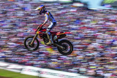 Simon Längenfelder beim MXoN 2023 vor tausenden Zuschauern