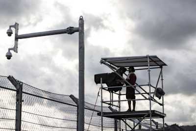 Auf Lombok tragen die Kameramänner kurze Hosen