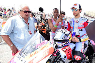 Carlo Pernat mit seinem Schützling Enea Bastianini im MotoGP-Grid