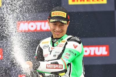 Erster Saisonsieg von Yuta Okaya