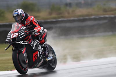 Auch im Nassen funktioniert die Aprilia RS-GP