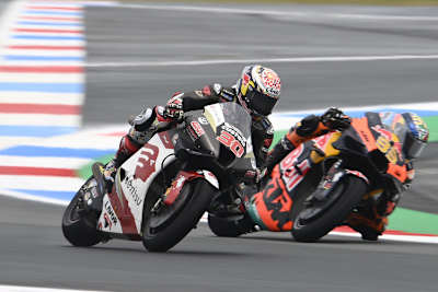 Taka Nakagami (hier neben Brad Binder)