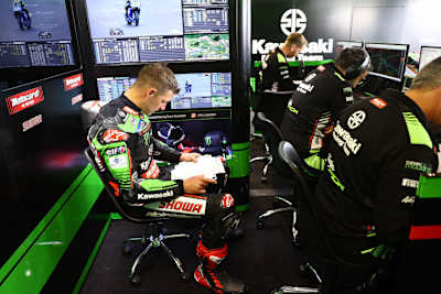 Jonathan Rea und seine Mannschaft bei der Arbeit