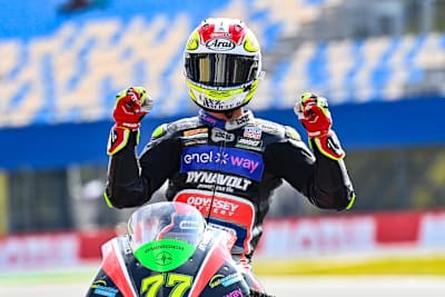 Domi Aegerter freut sich über seine zweite Pole-Position der Saison