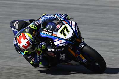 Dominique Aegerter - um Hintergrund Andrea Dosoli (li) und Kervin Bos (re) von Ten Kate