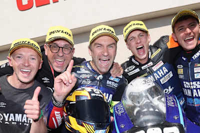 Odendaal, Nigon und Alt (v.re.) feiern den Sieg