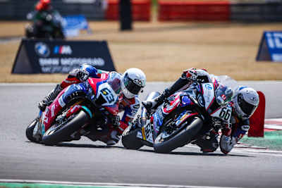 Florian Alt vor Leandro Mercado