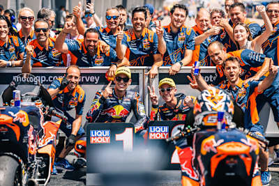 Das Red Bull KTM Ajo-Team dominierte in der Moto2 am Sachsenring