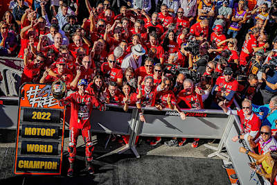 Pecco Bagnaia und Ducati feierten in Valencia den ersten Fahrer-WM-Titel seit 15 Jahren