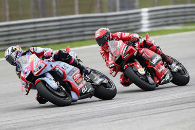 Erbarmungsloser Fight: Enea Bastianini (23) vor Titelfavorit Bagnaia