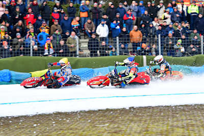 Eisspeedway in Berlin: Auch ohne WM volle Ränge