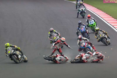 Bridewell (rechts) krachte in das Heck von Teamkollege Irwin (Links)