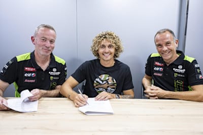 Axel Bassani unterschreibt den Kawasaki-Deal mit einem Lachen im Gesicht