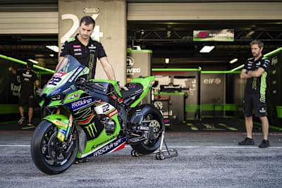 Die Kawasaki ZX-10RR von Alex Lowes blieb im zweiten Lauf in der Box stehen