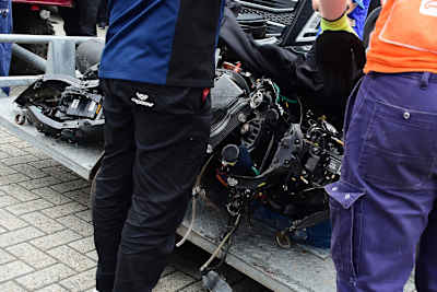 Die Trümmer von Darryn Binders Yamaha M1