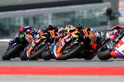 Brad Binder (33) hinter Zarco, verfolgt von Binder und Quartararo 