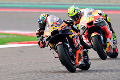Brad Binder (33) setzte sich gegen Joan Mir (36) durch und brauste auf Platz 4