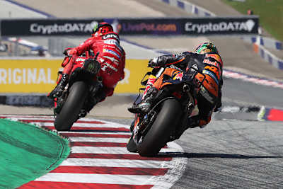 Der Zweikampf des Tages: Pecco Bagnaia vor Brad Binder