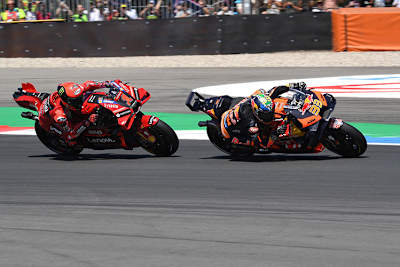 In Assen: Brad Binder im Kampf gegen Weltmeister Pecco Bagnaia