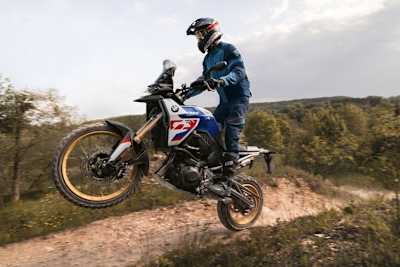 BMW F900GS: Nun richtet auch BMW seine Reise-Enduro der Mittelklasse auf vermehrten Einsatz im Gelände aus