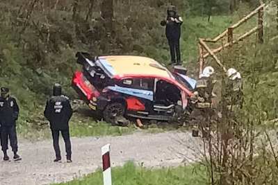 Der irische Rallye-Star Craig Breen starb nach dem Aufprall an diesem Holzzaun