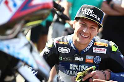 Polesetter Domi Aegerter in ungewohntem Outfit