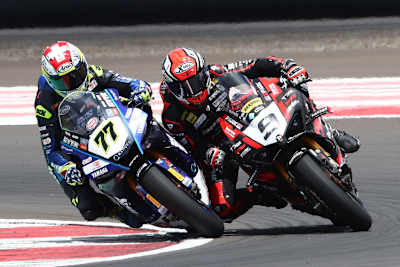 Domi Aegerter (77) gegen Danilo Petrucci