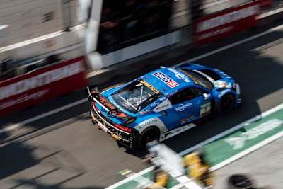  Ricardo Feller nimmt den Sonntagslauf von der Pole-Position auf