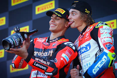 Abseits der Strecke verstehen sich Michael Rinaldi (li.) und Axel Bassani gut