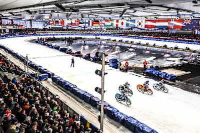 Luca Bauer vor Franky Zorn und Harald Simon 