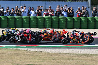 Der Sprint in Misano: Marini (10) vor Aleix Espargaró (41), Marc Márquez und Brad Binder (33)