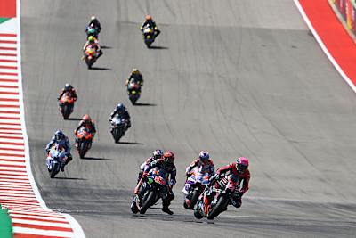 In der Anfangsphase: Aleix Espargaró (41) gegen Quartararo, dahinter Martin und Zarco (teilweise verdeckt) 