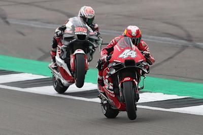 Pol Espargaró (44) kämpfte auf der GASGAS RC16 gegen Nakagami