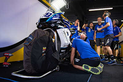 Ab Most sitzt ein anderer Italiener auf der schnellen Yamaha R6 des Teams Evan Bros