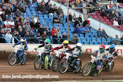 Danil Klima (li.) startete im Finale gut, Norick Blödorn (blau) nicht