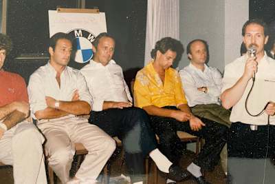 Flohr (3. V.l.) inmitten «seiner Buben» Danner, de Angelis, Berger, Fabi, Boutsen; Mahla moderiert