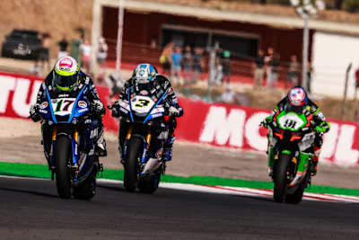 Marvin Fritz vor Kohta Nozane und Leon Haslam