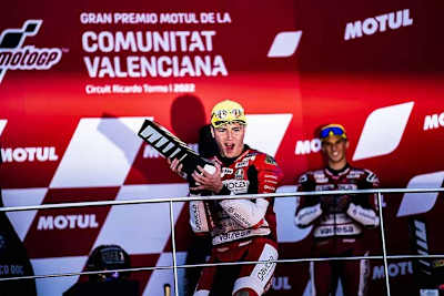 Izan Guevara nach dem Sieg in Valencia: Sein vierter Saisonerfolg auf heimischem Boden 